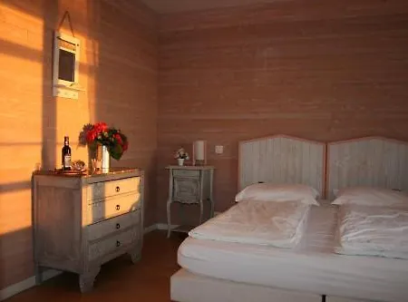 Tremail - La Au Pied De Votre Bed & Breakfast
