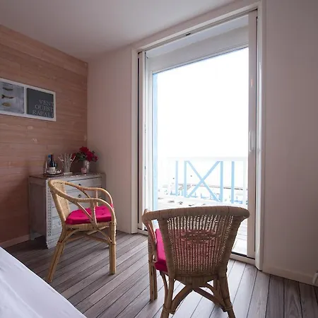 Tremail - La Au Pied De Votre 3*