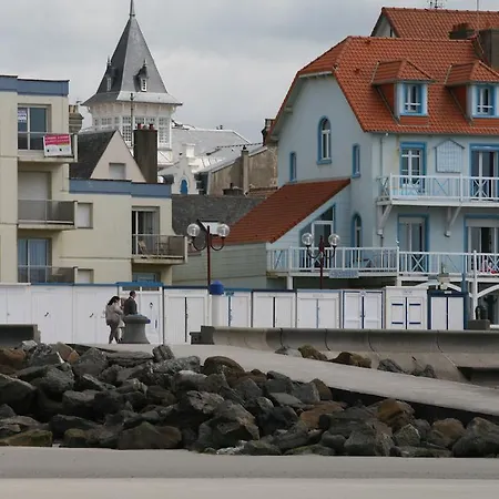 Trémail - La Au Pied De Votre Couette-café