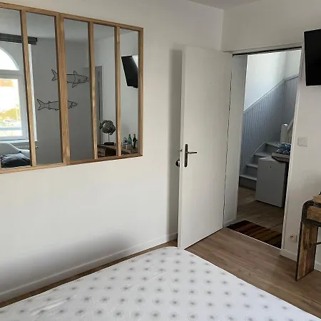 Tremail - La Au Pied De Votre Bed & Breakfast